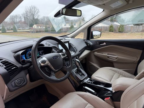 Used 2017 Ford C-MAX Energi Titanium w/ Equipment Group 501A image 18