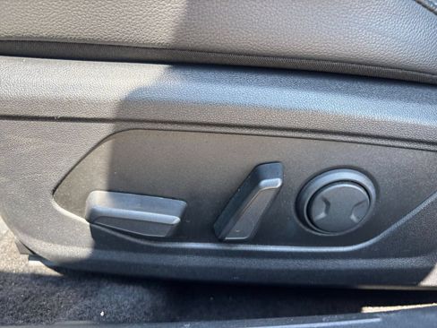 Used 2025 Hyundai Elantra Limited FWD image 23