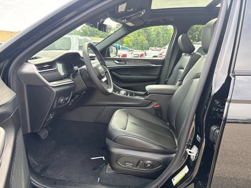 New 2026 Jeep Grand Cherokee Limited w/ Limited Altitude Package AWD/4WD image 16