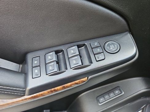 Used 2020 Chevrolet Suburban Premier image 10