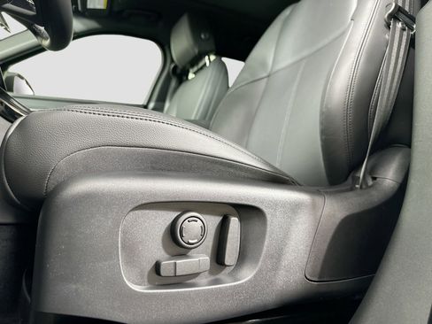 Certified 2025 Land Rover Range Rover Velar Dynamic SE image 15