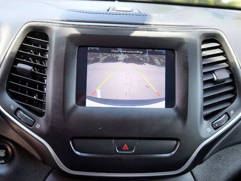 Used 2019 Jeep Cherokee Latitude Plus image 48