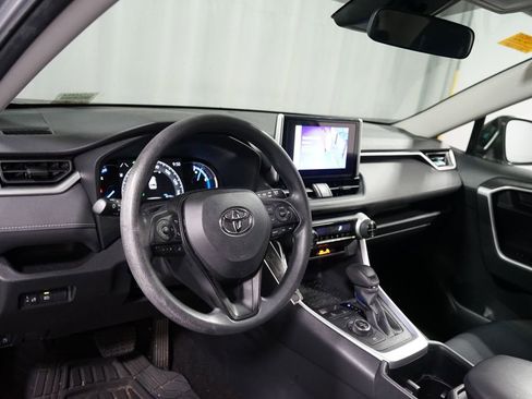 Used 2025 Toyota RAV4 LE AWD/4WD image 5