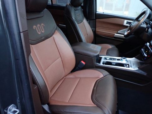 Used 2023 Ford Explorer King Ranch w/ Technology Package image 14