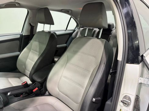 Used 2013 Volkswagen Jetta SE image 22