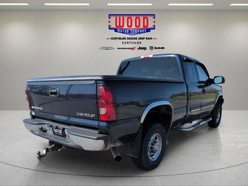 Used 2005 Chevrolet Silverado 2500 LS image 2