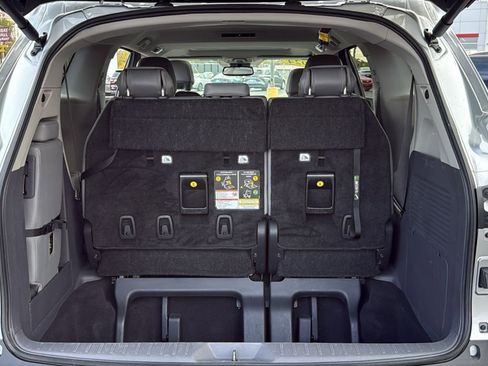 Used 2024 Toyota Sienna XLE image 7