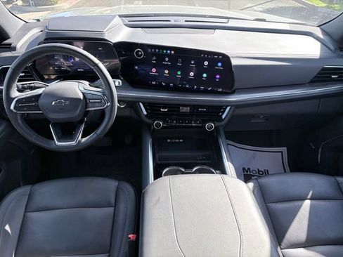 Used 2025 Chevrolet Tahoe Z71 w/ Z71 Off-Road Package AWD/4WD image 9