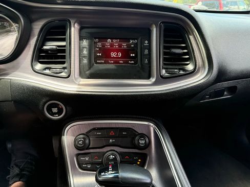 Used 2016 Dodge Challenger SXT image 22