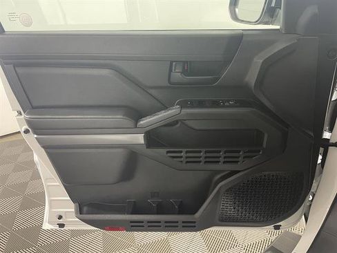 Certified 2025 Toyota Tacoma SR5 AWD/4WD image 19