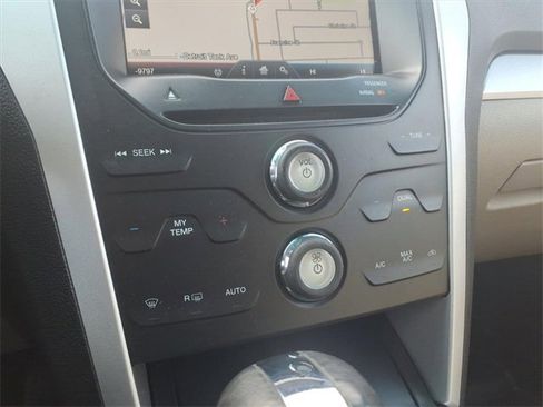Used 2015 Ford Explorer XLT w/ Equipment Group 202B image 18
