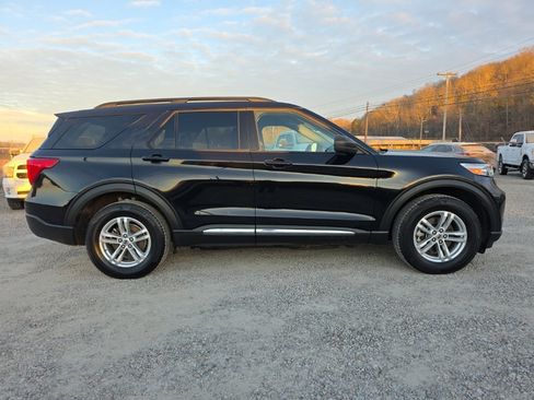 Used 2022 Ford Explorer XLT w/ Equipment Group 202A image 4