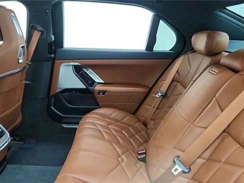 Used 2023 BMW 740i 740i w/ Executive Package image 28