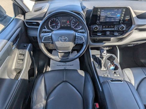Used 2022 Toyota Highlander XLE image 26