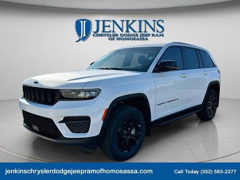 New 2025 Jeep Grand Cherokee Altitude image 6