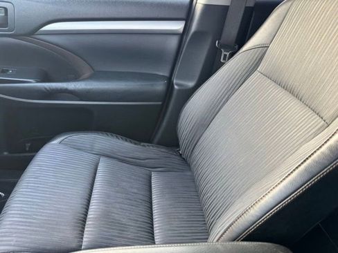 Used 2014 Toyota Highlander Plus AWD/4WD image 21