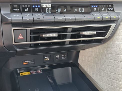 Used 2026 Toyota Camry XLE FWD image 20