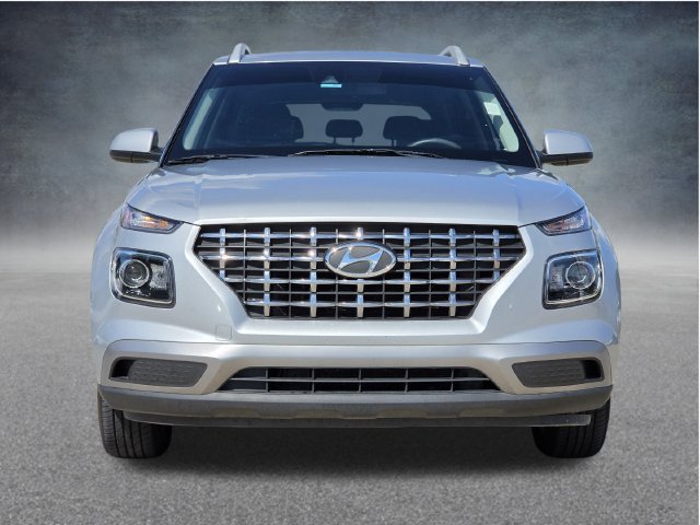 Used 2022 Hyundai Venue SEL FWD image 2