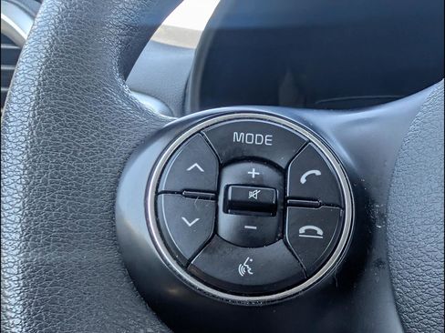 Used 2022 Kia Soul LX image 16