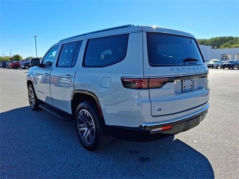 Used 2022 Jeep Wagoneer Series III w/ Flexible Seating Group image 4