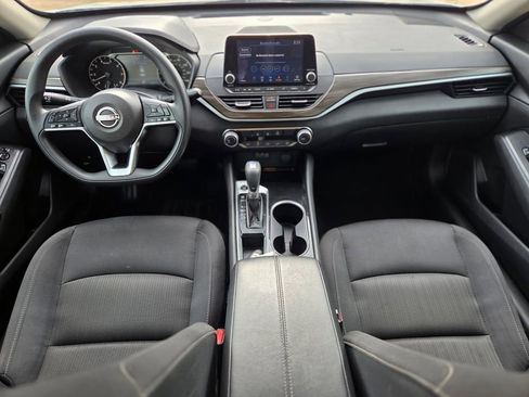 Used 2024 Nissan Altima 2.5 SV FWD image 9