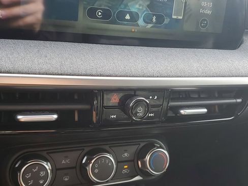 Certified 2025 Nissan Kicks SV w/ Charging Package image 31