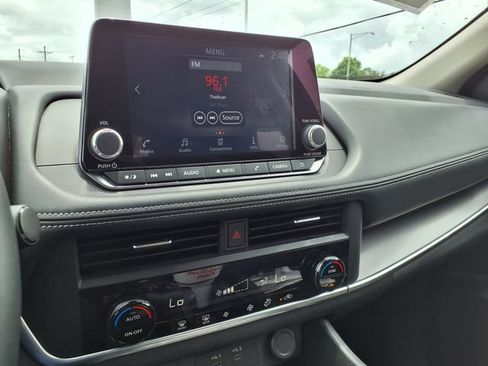 Used 2025 Nissan Rogue SV FWD image 25