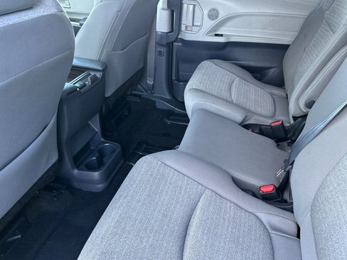 Used 2024 Toyota Sienna LE image 28