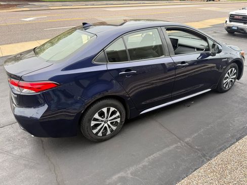 Used 2020 Toyota Corolla LE w/ Carpet Mat Package (TMS) image 6