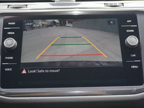 Used 2022 Volkswagen Tiguan SE FWD image 18