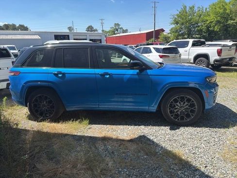 Used 2023 Jeep Grand Cherokee Summit AWD/4WD image 12