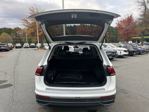 Certified 2022 Volkswagen Tiguan SE image 24