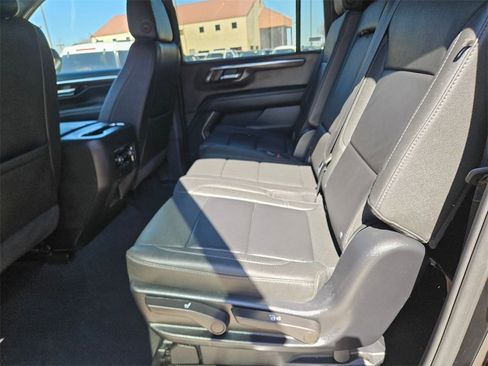 Used 2025 Chevrolet Suburban Z71 image 27