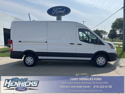 New 2023 Ford E-Transit Medium Roof image 2