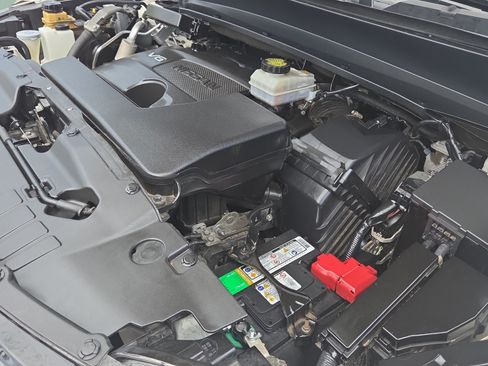 Used 2020 Nissan Pathfinder SL AWD/4WD image 23