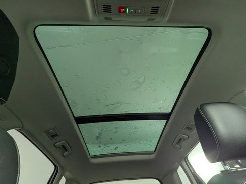 Used 2022 Volkswagen Taos SEL w/ Panoramic Sunroof Package image 6