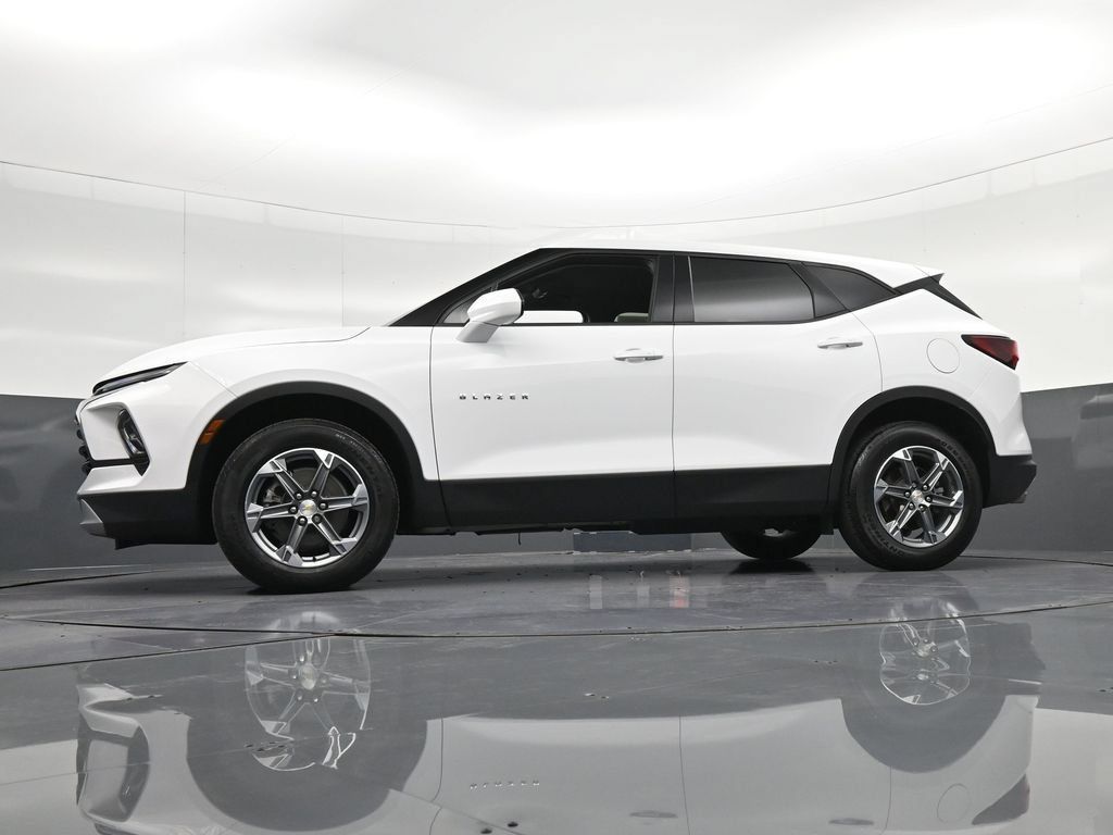 Used 2023 Chevrolet Blazer LT FWD image 34