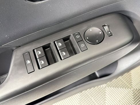 Used 2025 Hyundai Kona SEL image 12