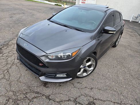 Used 2016 Ford Focus ST w/ Equipment Group 401A image 4