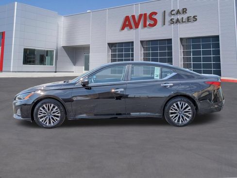 Used 2025 Nissan Altima 2.5 SV FWD image 10