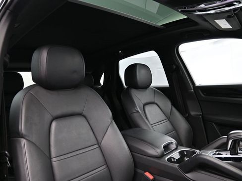 Used 2019 Porsche Cayenne image 31