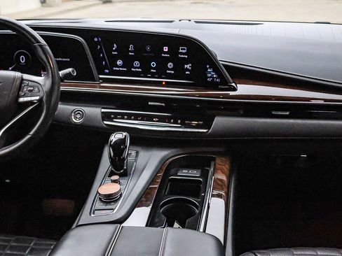 Used 2023 Cadillac Escalade Sport Platinum w/ LPO, ONYX Package image 24