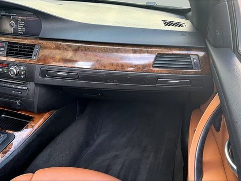 Used 2009 BMW 335i Convertible image 26