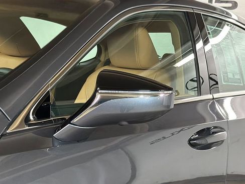 Used 2025 Lexus ES 300h w/ Technology Package image 5