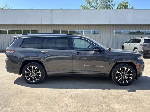Used 2022 Jeep Grand Cherokee L Overland w/ Advanced Protech Group III AWD/4WD image 2