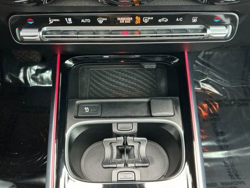 Used 2023 Mercedes-Benz EQB 300 4MATIC image 9