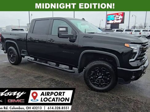 Used 2024 Chevrolet Silverado 2500 LT w/ Midnight Edition image 2