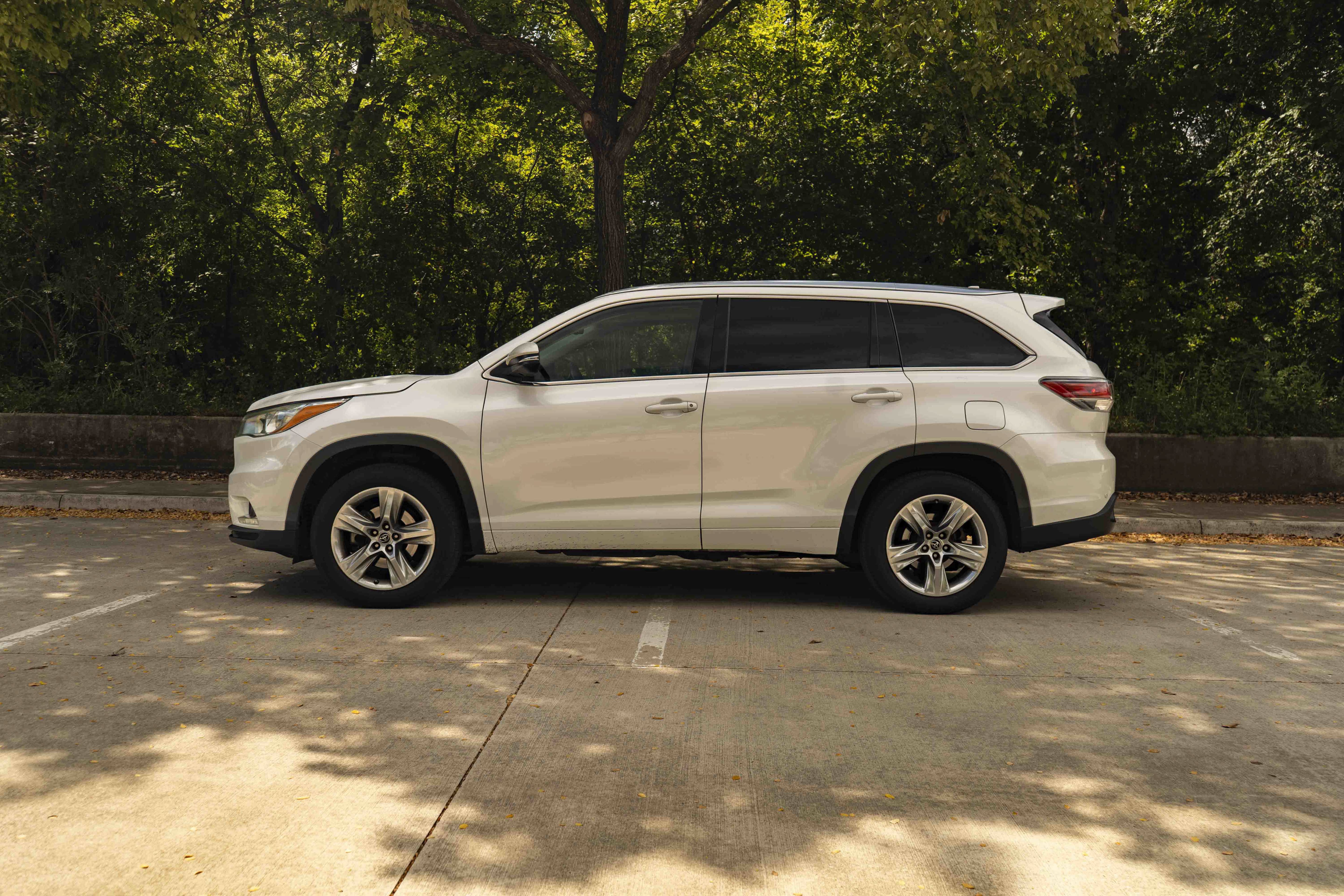 Used 2016 Toyota Highlander Limited FWD image 6