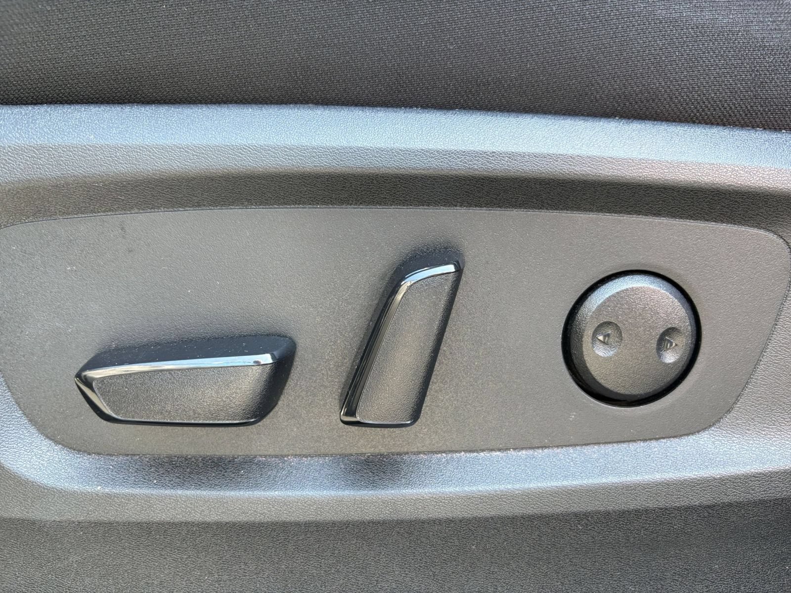 Used 2025 Nissan Pathfinder SV AWD/4WD image 21