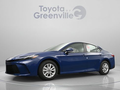 Used 2025 Toyota Camry LE w/ Convenience Package FWD image 1